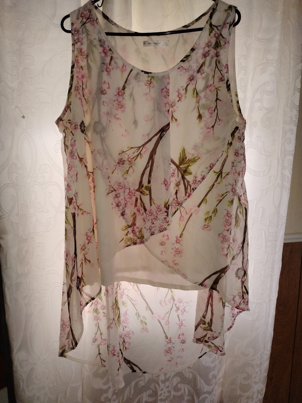 Rosegal Sheer Floral High-Low Sleeveless Top in White and Pink